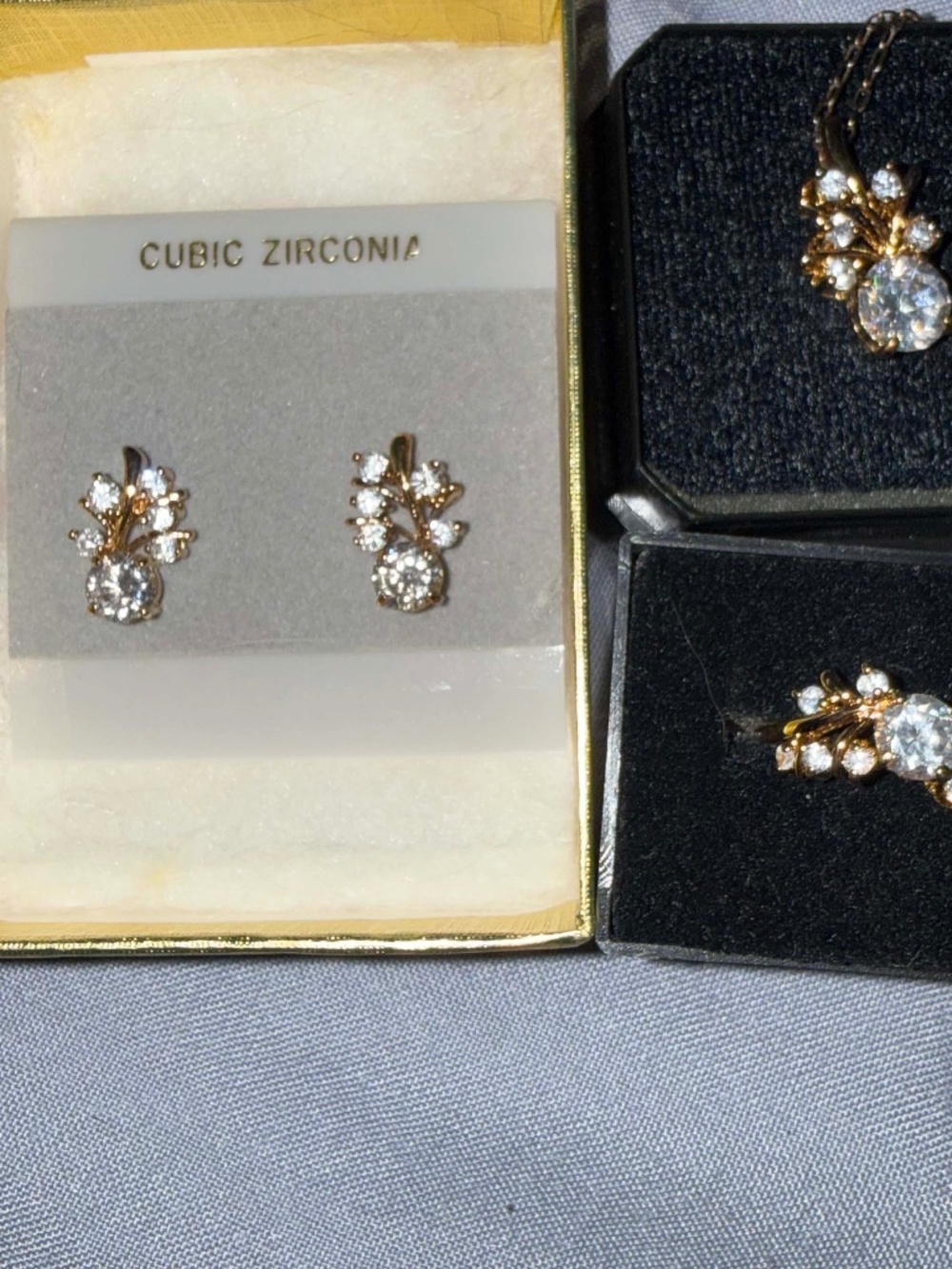 3 PIECE SET, 1.25ct CUBIC ZIRCONIA & 5 SIDE STONES NECKLACE, 10K GOLD PLATED,